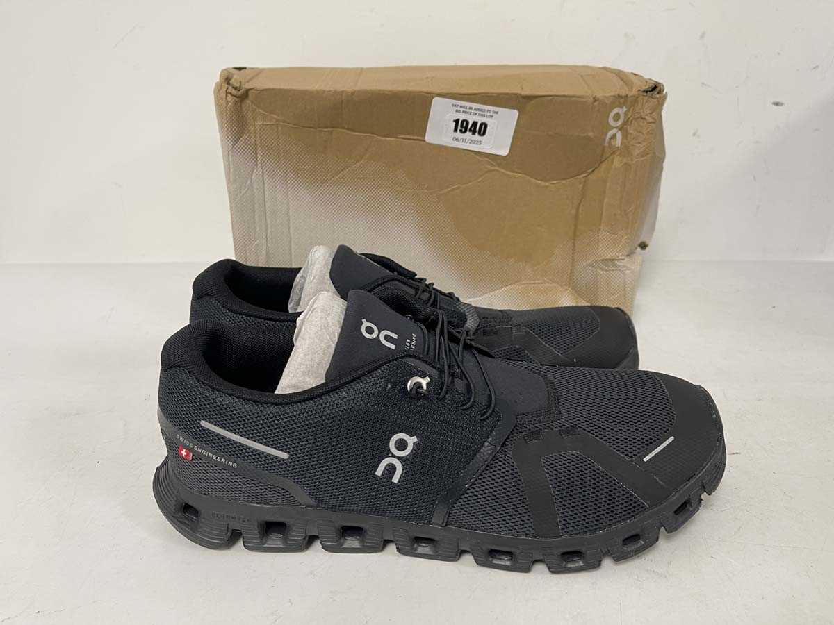 Lot 1940 - On Cloud Running cloud 5 trainers in black...