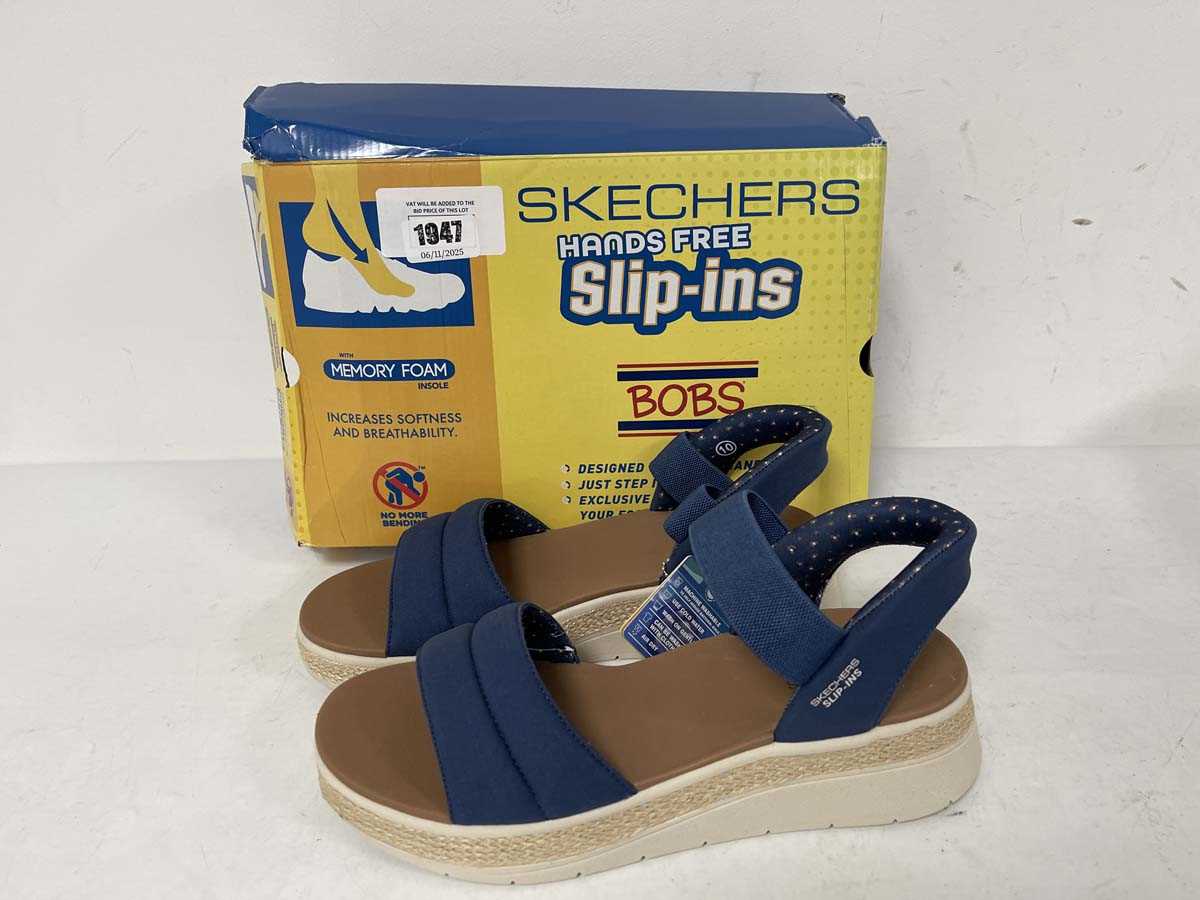 Lot 1947 - Sketchers Bobs hands free slip-ins sandals...