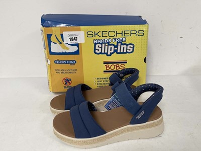 Lot 1947 - Sketchers Bobs hands free slip-ins sandals...
