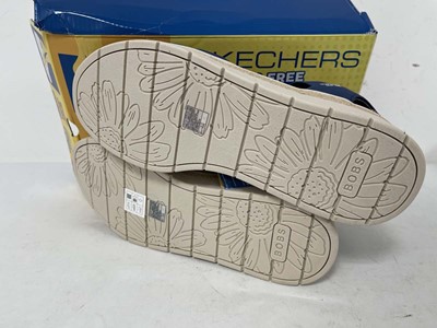 Lot 1947 - Sketchers Bobs hands free slip-ins sandals...