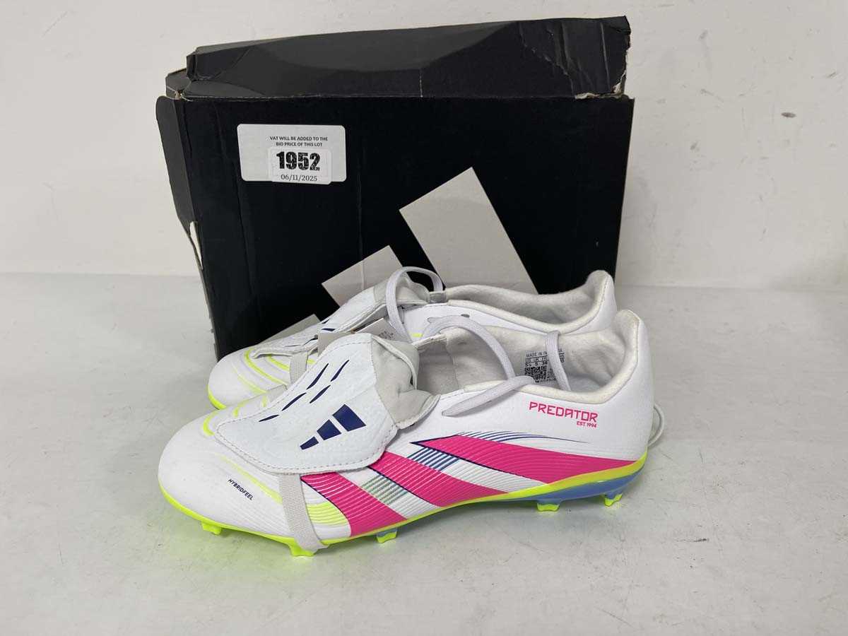 Lot 1952 - Adidas predator league football boots size UK5...