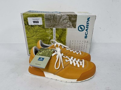 Lot 1953 - Scarpa kalipe free shoes in orange size EU38 -...