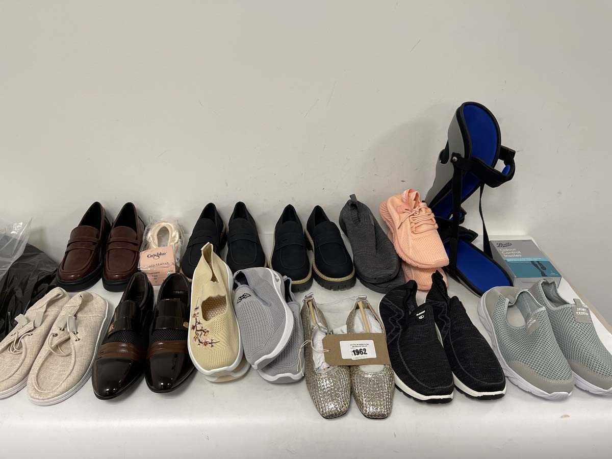 Lot 1962 - 13x Pairs of shoes in various styles