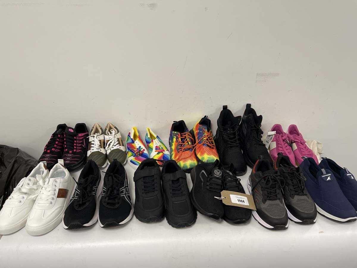 Lot 1964 - 12x Pairs of trainers in various styles to...
