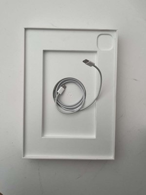 Lot Apple iPad Pro 11-inch (M4) Wi-Fi, model A2836,...