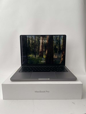 Lot Apple MacBook Pro 14-inch, 8GB unified memory,...