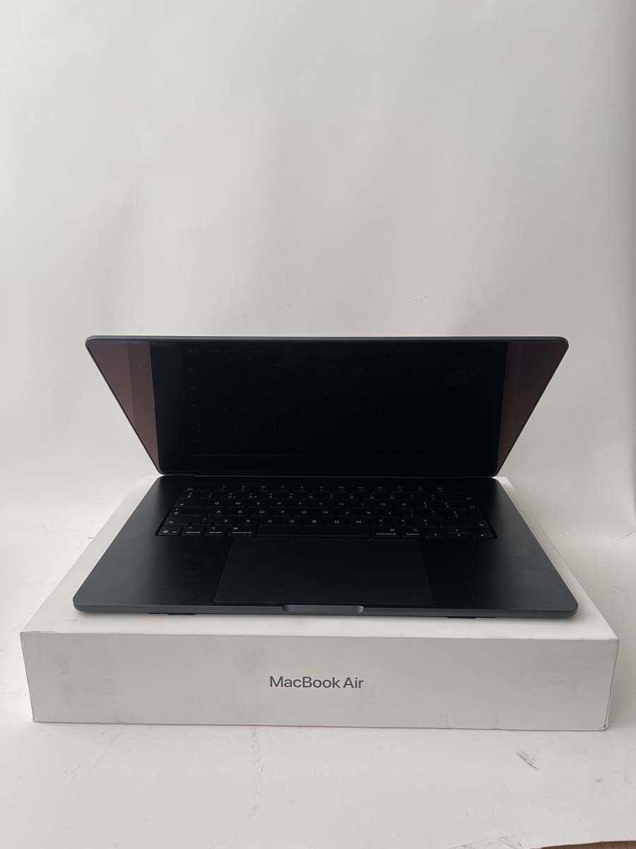Lot Apple MacBook Air 15-inch, 16GB unified memory,...