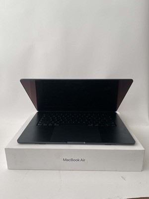 Lot Apple MacBook Air 15-inch, 16GB unified memory,...