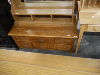 Lot 1352 - Honey oak coffee table with 6 integral double...