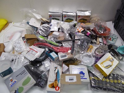 Lot 3501 - Large bag of assorted household items
