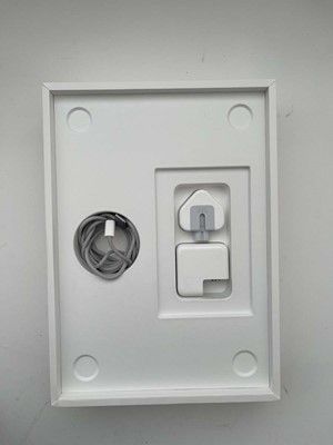 Lot Apple MacBook Air 13.6-inch with Apple M2 chip,...