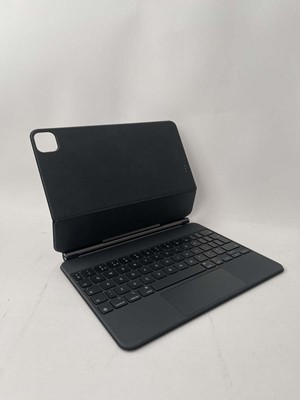Lot Apple iPad Magic Keyboard, Black - British,...
