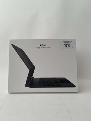 Lot Apple iPad Magic Keyboard, Black - British,...