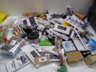 Lot 3507 - Large bag of assorted household items