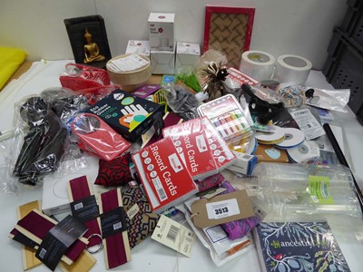 Lot 3513 - Large bag of assorted household items