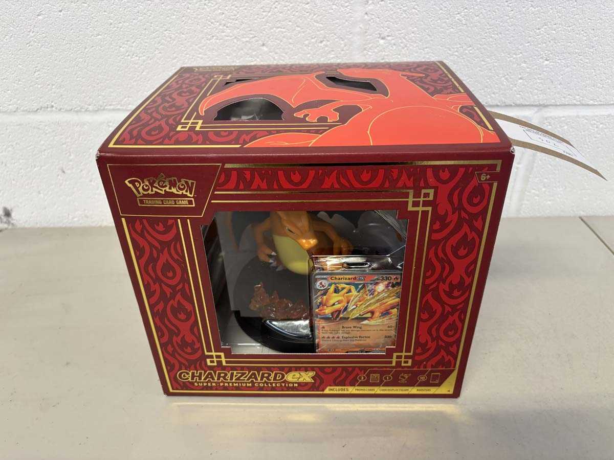 Lot Pokémon Charizard EX super premium collection