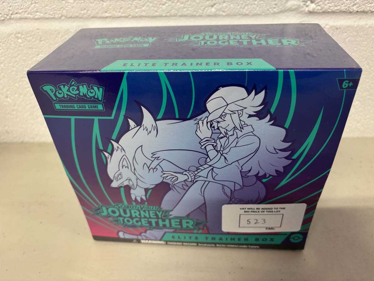 Lot Pokémon Scarlett and Violet journey together...