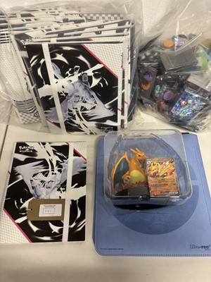 Lot Large quantity of Pokémon binders, game dice,...