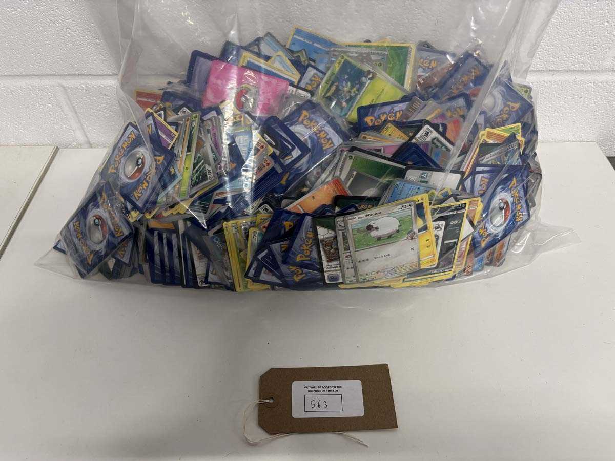 Lot Bag containing qty of Pokémon cards