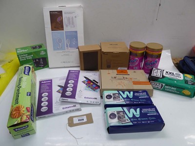 Lot 3528 - Ffern scented candle, Levoit filtration filter,...