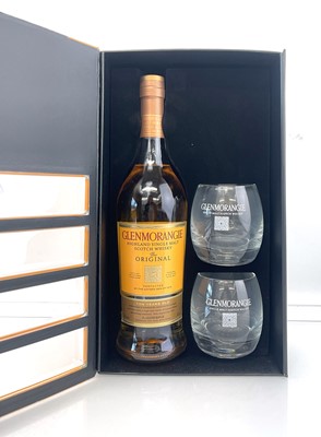 Lot 49 - A Glenmorangie Gift Set with The Original Ten...