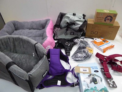 Lot 3545 - Pet bed, Pet vehicle restrain bed, pet...