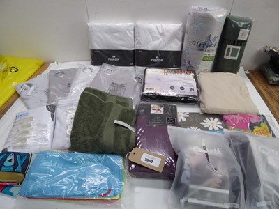 Lot 3553 - Assorted sized duvet sets, wearable blanket,...