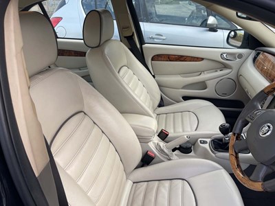 Lot (AK09 DBY) 2009 Jaguar X-Type Sovereign D...