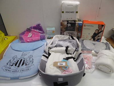 Lot 3556 - Tommee Tippee microwave sterilizer, Childs wet...