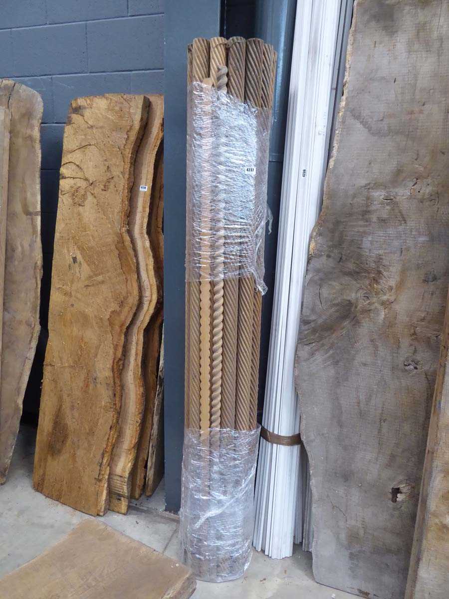 Lot 4237 - Pack of oak and pine reeded columns