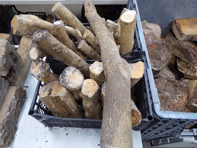 Lot 4267 - 2 crates of boxwood pieces