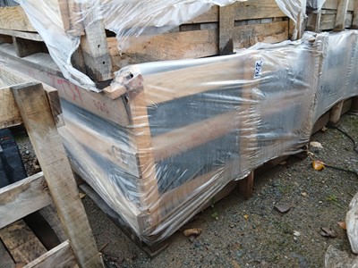 Lot 226 - Pack of 620 Laluz Spanish natural slate 50x25cm