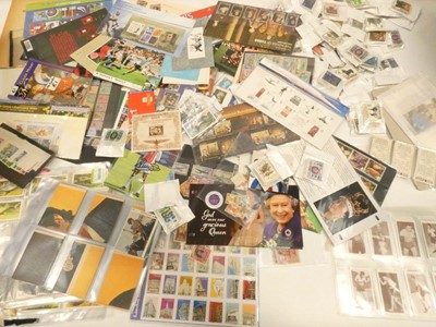 Lot 2015 - Box containing collection of catalogued and...