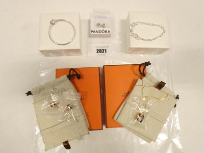 Lot 2021 - Hermes necklace and pair of earrings, Pandora...