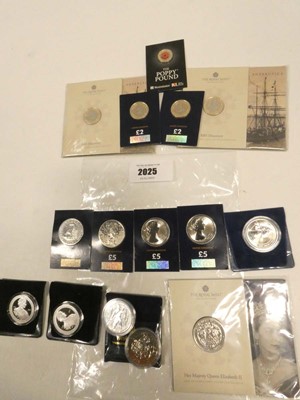 Lot 2025 - Quantity of collectable £5 and £2 coins