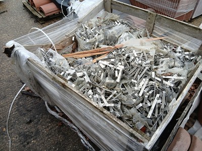 Lot 304 - Pallet of aluminium tile clips