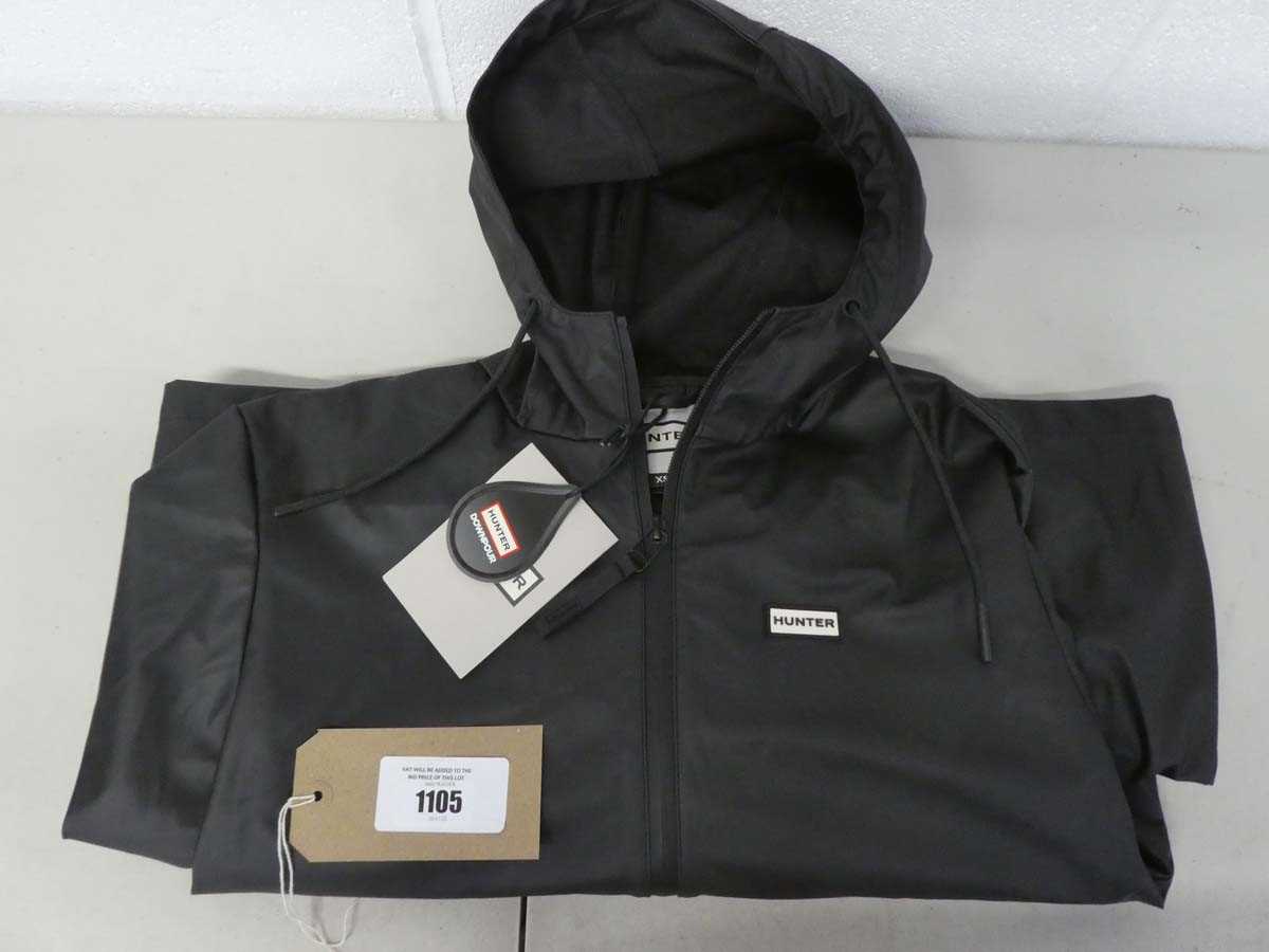 Lot 1105 - Hunter downpour long hooded raincoat in black...