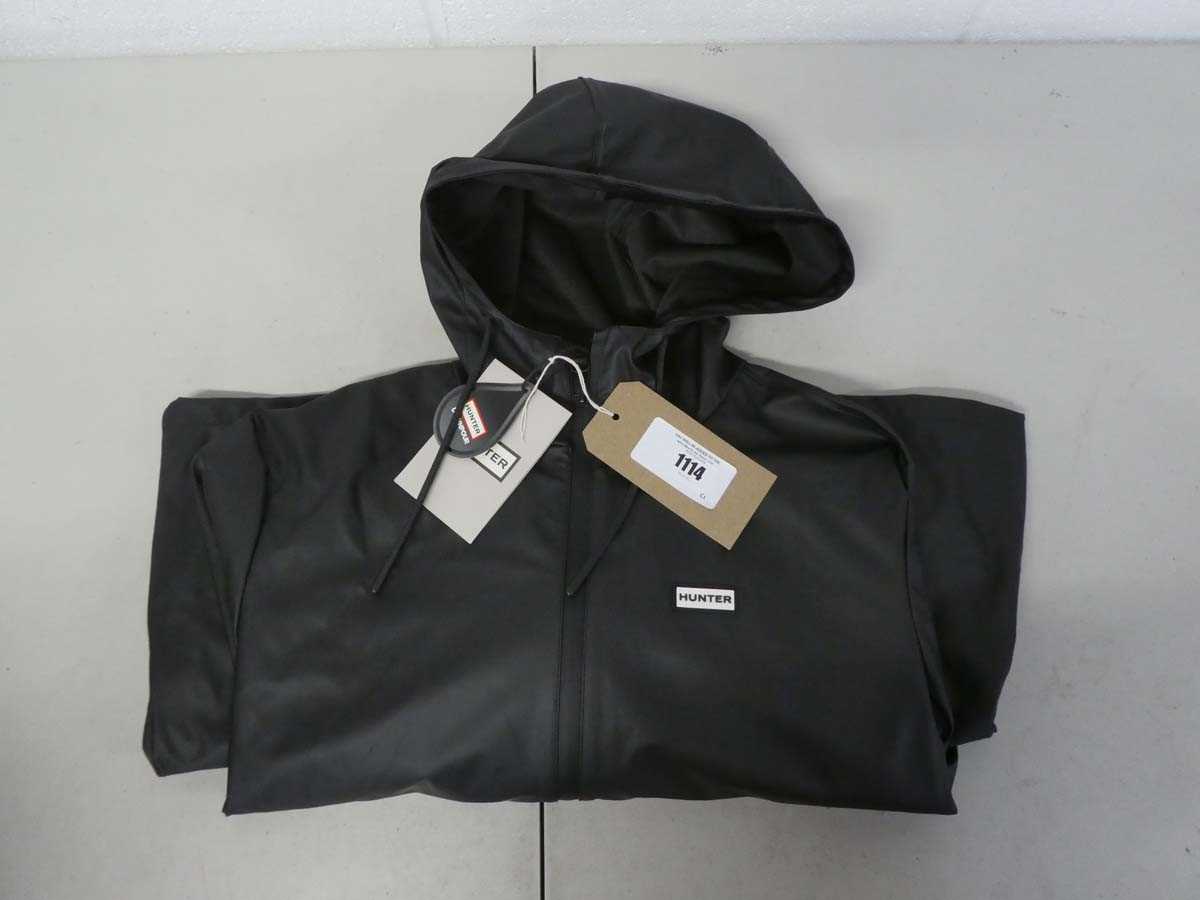 Lot 1114 - Hunter downpour long hooded raincoat in black...