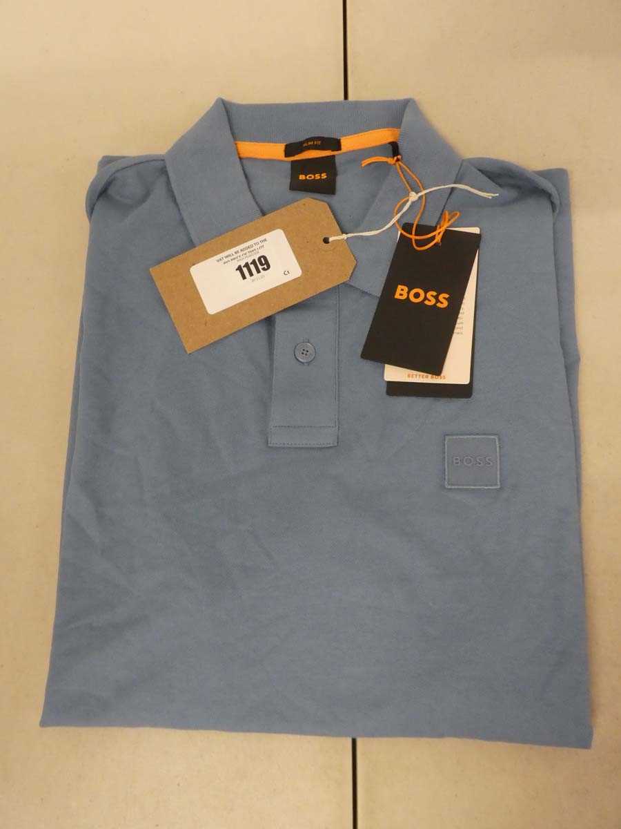 Lot 1119 - Boss logo polo top in blue size M