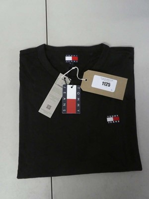 Lot 1125 - Tommy Jeans t-shirt in black size L