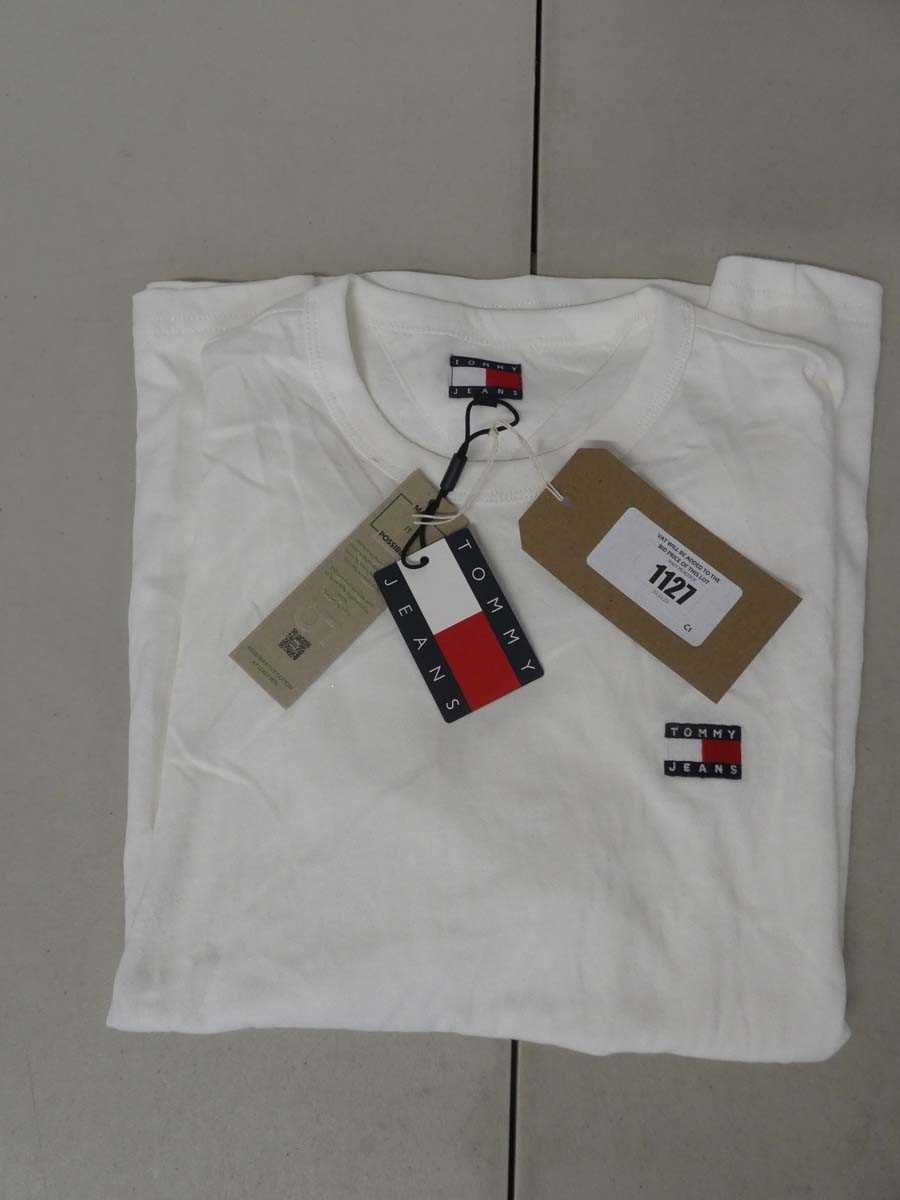 Lot 1127 - Tommy Jeans t-shirt in white size M