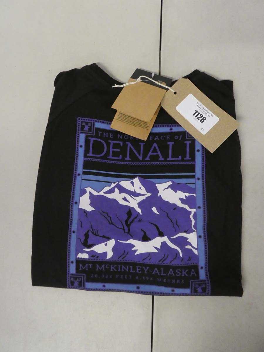 Lot 1128 - The North Face t-shirt in black size M