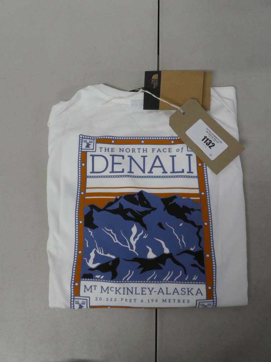 Lot 1132 - The North Face t-shirt in white size M