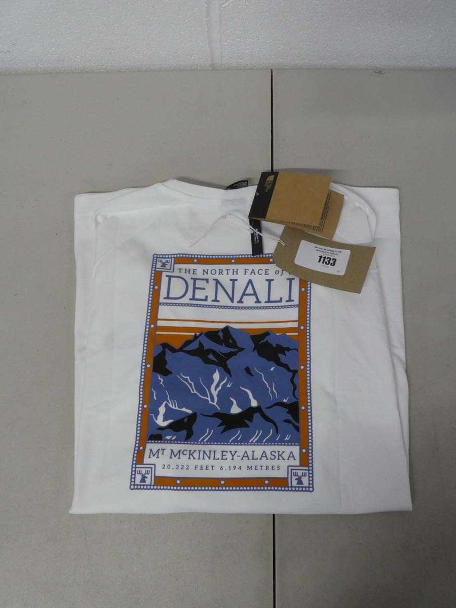 Lot 1133 - The North Face t-shirt in white size XXL