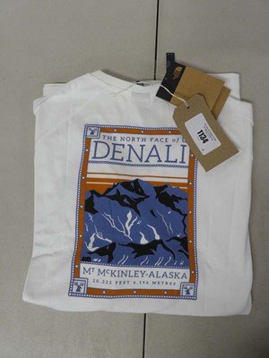 Lot 1134 - The North Face t-shirt in white size XXL