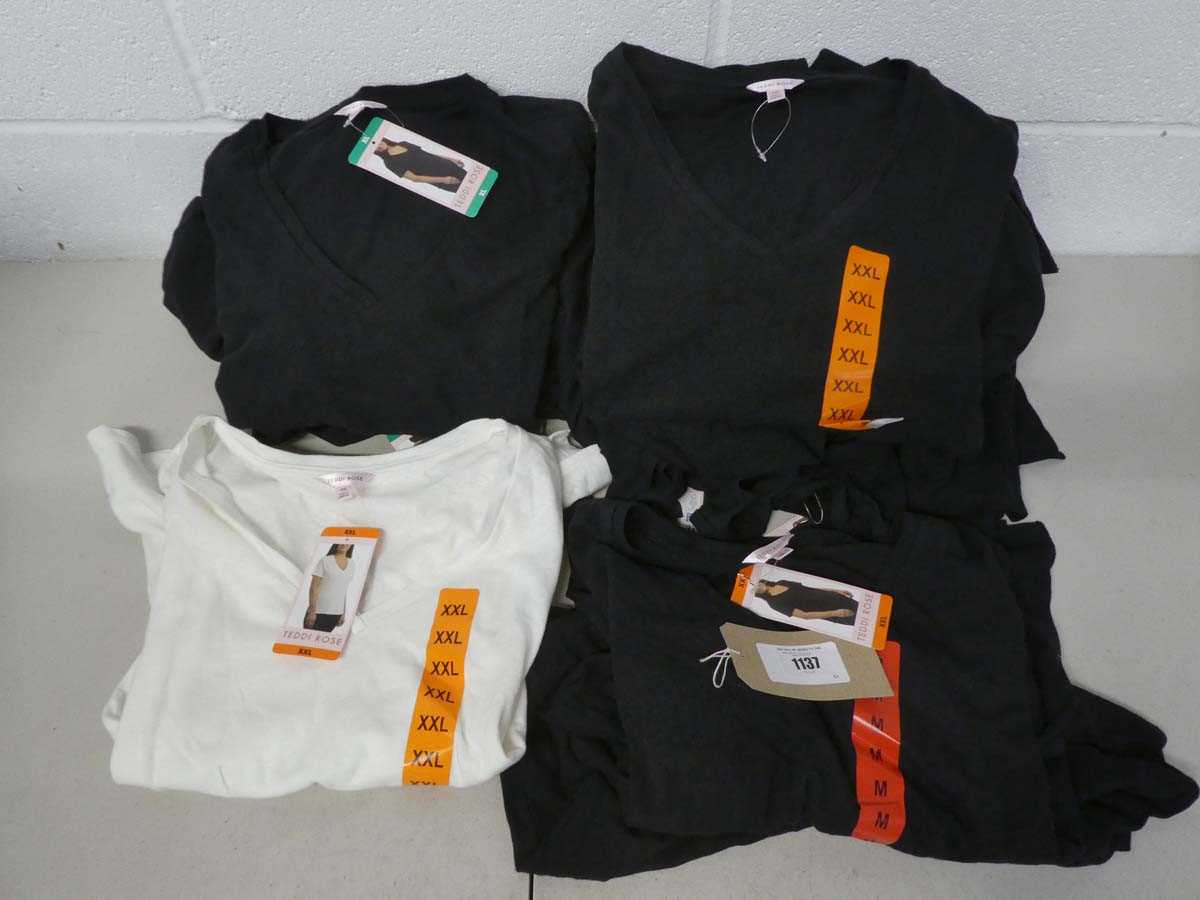 Lot 1137 - Approx. 20 Teddi Rose v-neck t-shirts