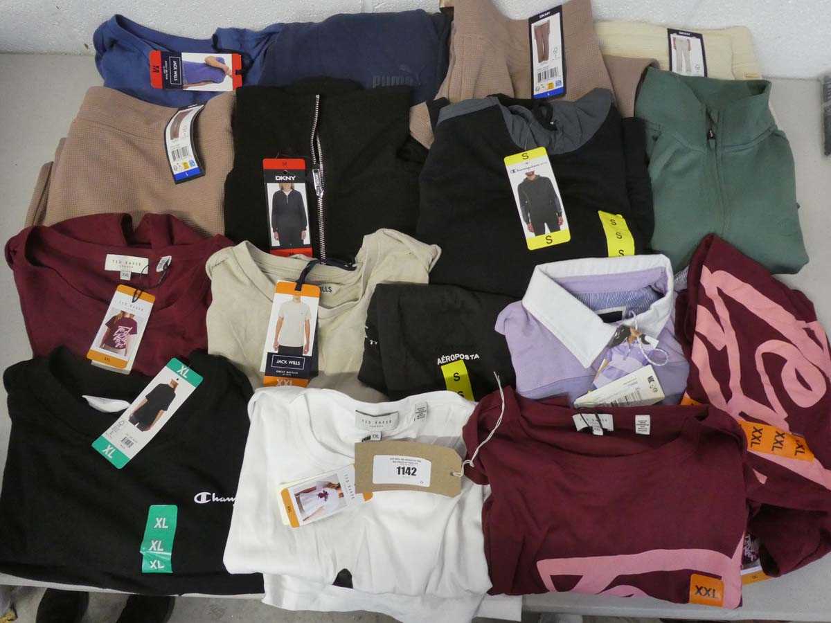 Lot 1142 - Approx. 15 branded items of clothing to...