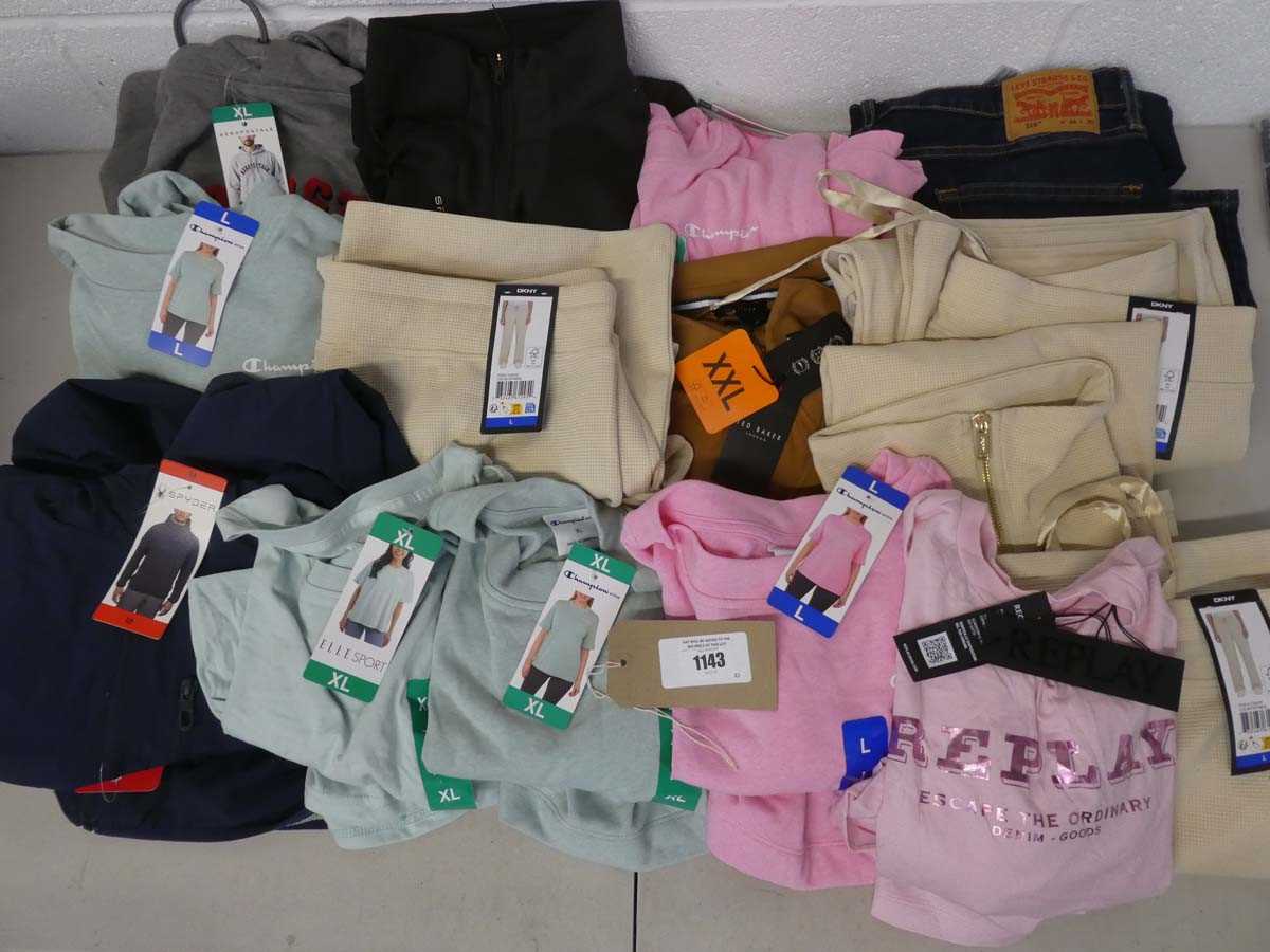 Lot 1143 - Approx. 15 branded items of clothing to...