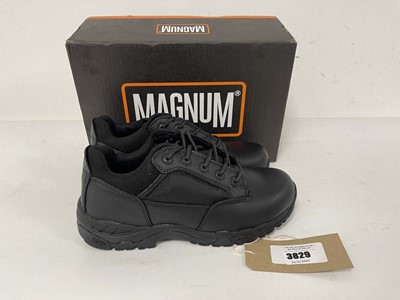 Lot 3829 - Magnum viper pro 3.0 trainers in black size...
