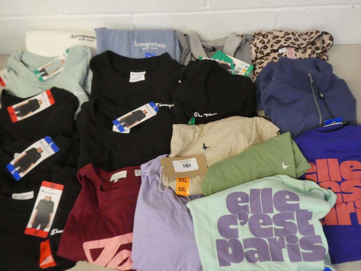 Lot 1161 - Approx. 16 branded items of clothing to...